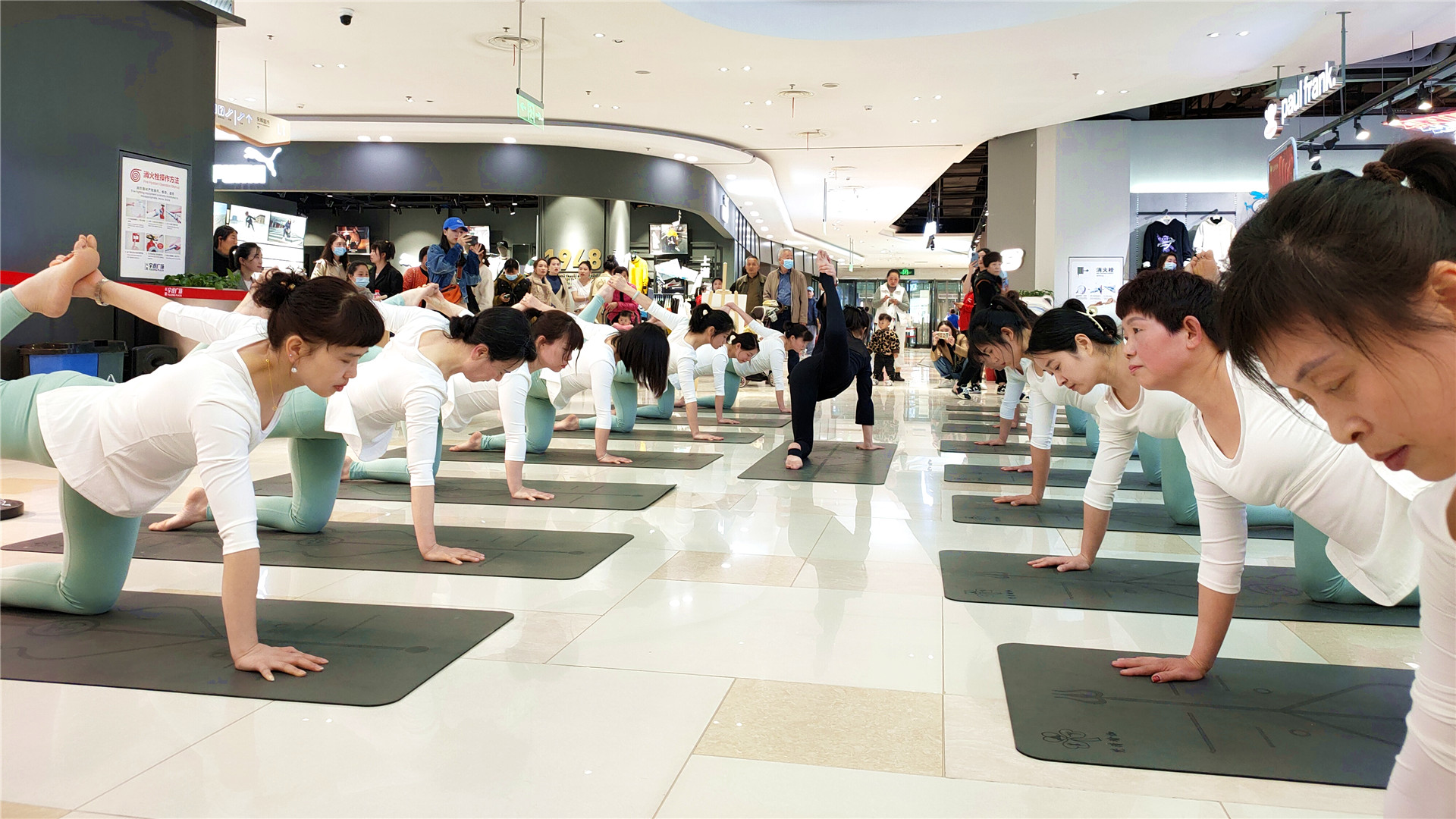 資源聯(lián)動(dòng)“迎集團(tuán)慶、慶三八節(jié)” (4)_副本.jpg